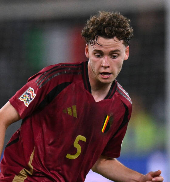 Maxim De Cuyper, difensore belga, in campo durante una partita con la Nazionale.