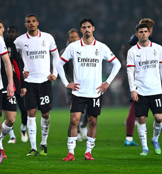 I giocatori del Milan (Pavlovic, Terracciano, Thiaw, Reijnders, Pulisic e Gabbia) sotto il settore ospiti, visibilmente delusi, dopo la sconfitta contro il Torino.