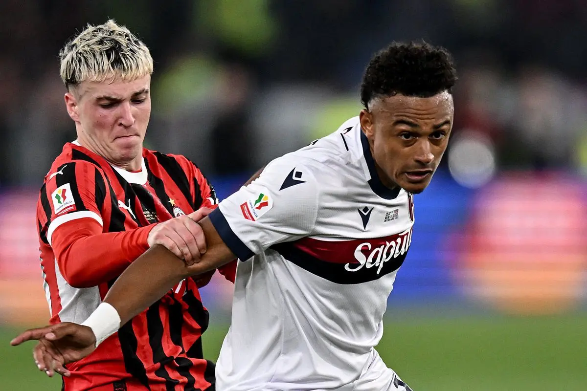 Alex Jimenez e Dan Ndoye in campo durante Milan-Bologna, finale di Coppa Italia 2025 allo stadio Olimpico di Roma