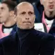Allegri osserva dalla panchina