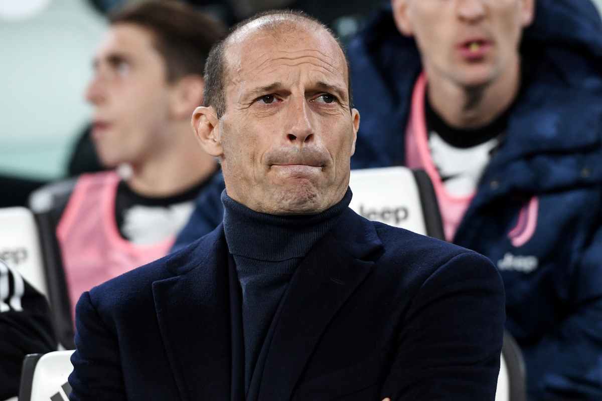 Allegri osserva dalla panchina