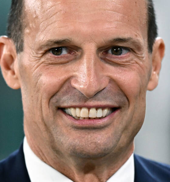 Massimiliano Allegri sorridente in primo piano