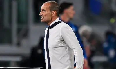 Esultanza nervosa di Massimiliano Allegri senza giacca durante una partita della Juventus