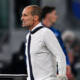 Esultanza nervosa di Massimiliano Allegri senza giacca durante una partita della Juventus