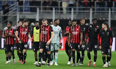 Giocatori del Milan salutano la Curva Sud dopo Milan-Monza, ultima giornata Serie A 2024/2025