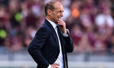 Massimiliano Allegri pensieroso a bordocampo