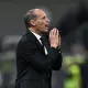 Massimiliano Allegri richiama i suoi giocatori a bordocampo nella partita Milan-Napoli di Serie A