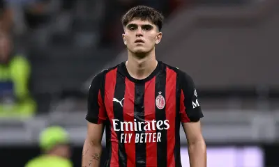 Davide Bartesaghi in campo con la maglia del Milan 2025/2026