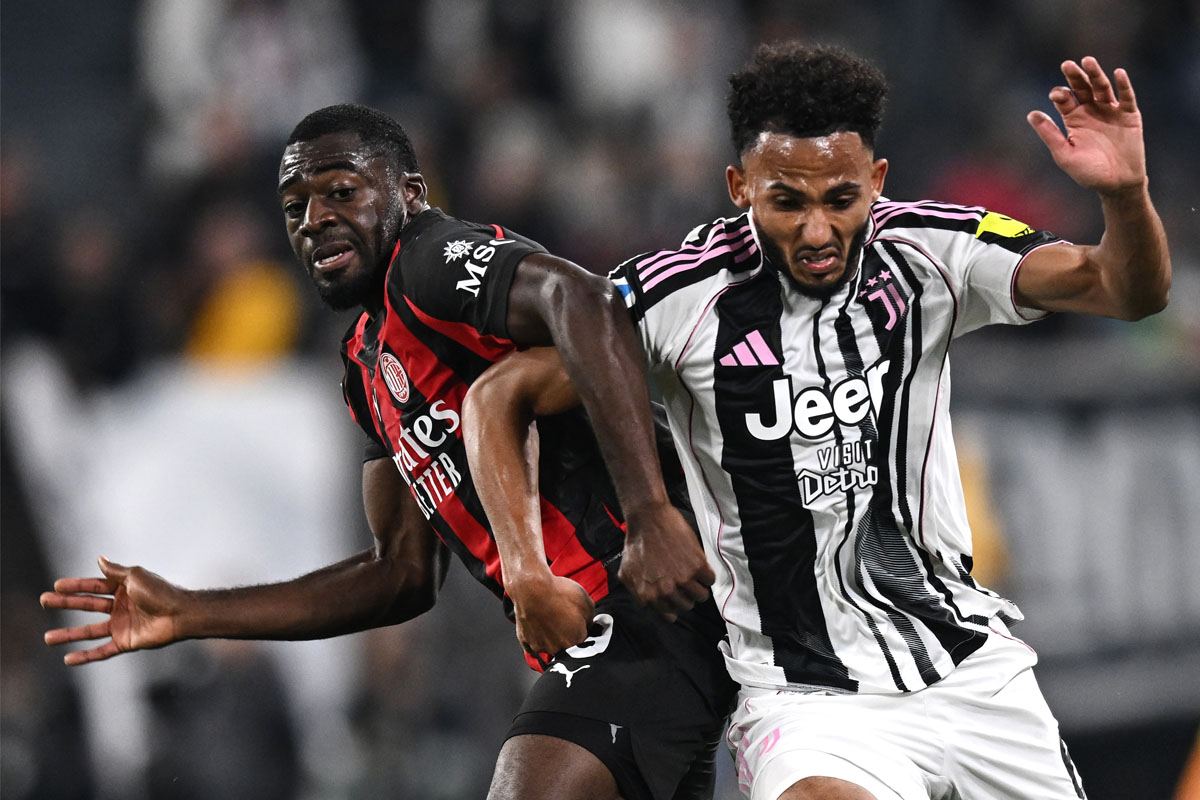 Contrasto tra Fofana e Kelly nella partita Juventus-Milan allo Juventus Stadium
