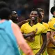 Leao, Fofana, Gabbia e Bartesaghi esultano dopo il rigore del 2-1 del Milan contro la Fiorentina a San Siro, Serie A 2025/26