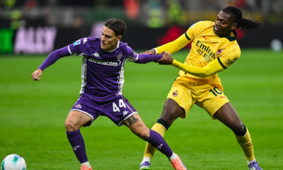 Rafa Leão e Nicolò Fagioli duellano durante la partita Milan-Fiorentina di Serie A a San Siro