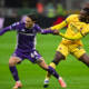 Rafa Leão e Nicolò Fagioli duellano durante la partita Milan-Fiorentina di Serie A a San Siro