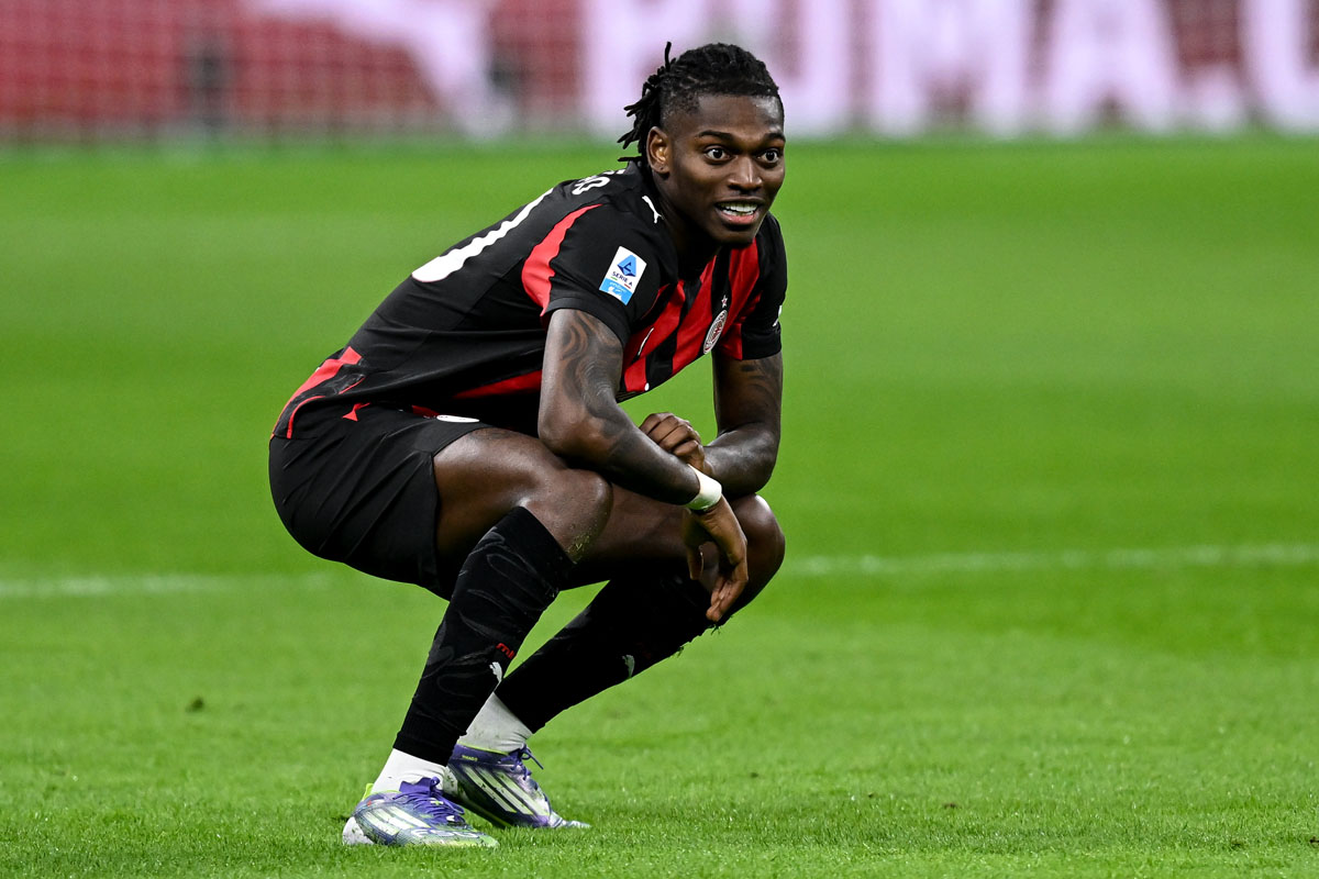Rafael Leão esultanza surf Milan Pisa 2025 gol 1-0 San Siro Serie A
