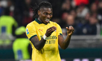 Rafael Leao del Milan esulta dopo il gol dell’1-1 contro la Fiorentina a San Siro, Serie A 2025/26