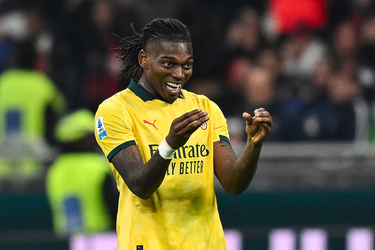 Rafael Leao del Milan esulta dopo il gol dell’1-1 contro la Fiorentina a San Siro, Serie A 2025/26