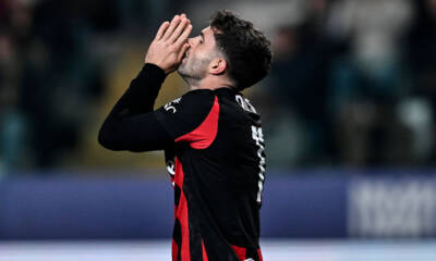 Christian Pulisic del Milan deluso dopo aver fallito il gol del 3-2 nella partita di Serie A contro il Parma