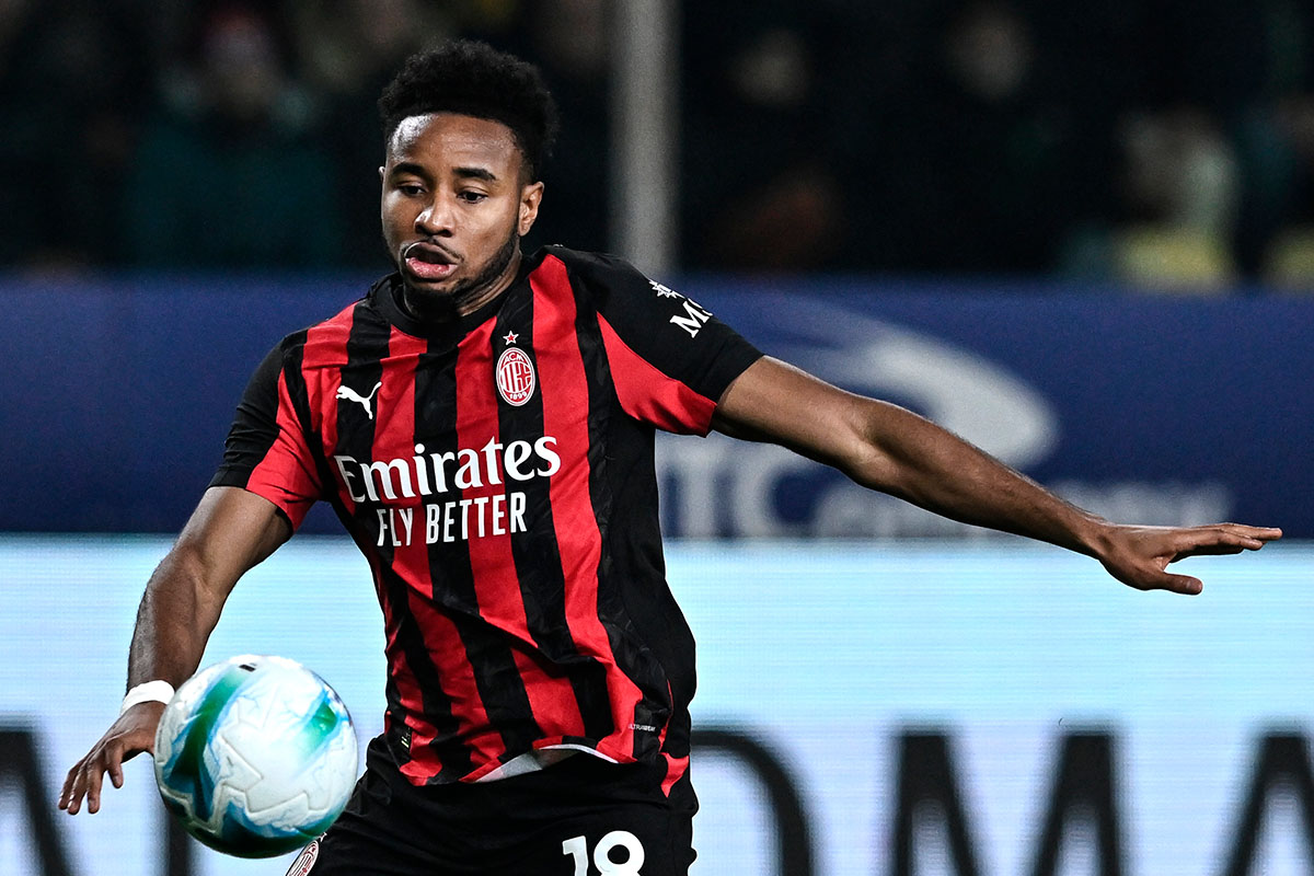 Christopher Nkunku del Milan controlla il pallone durante Parma-Milan di Serie A 2025/26 allo stadio Tardini