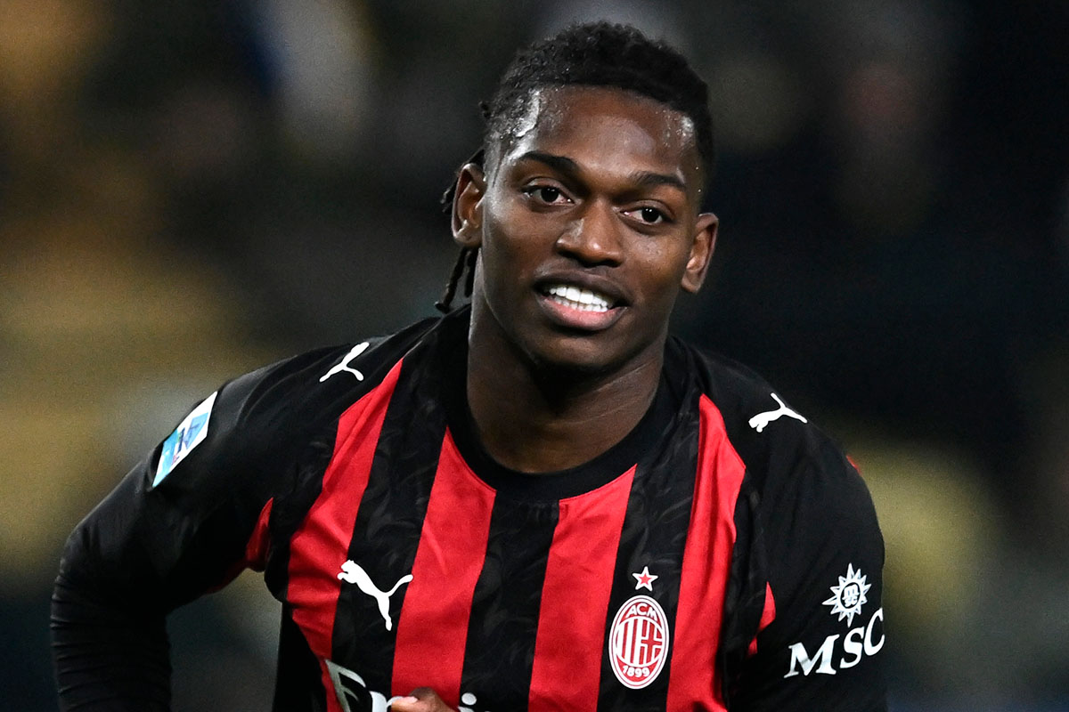Rafa Leao del Milan in campo durante la partita di Serie A contro il Parma al Tardini