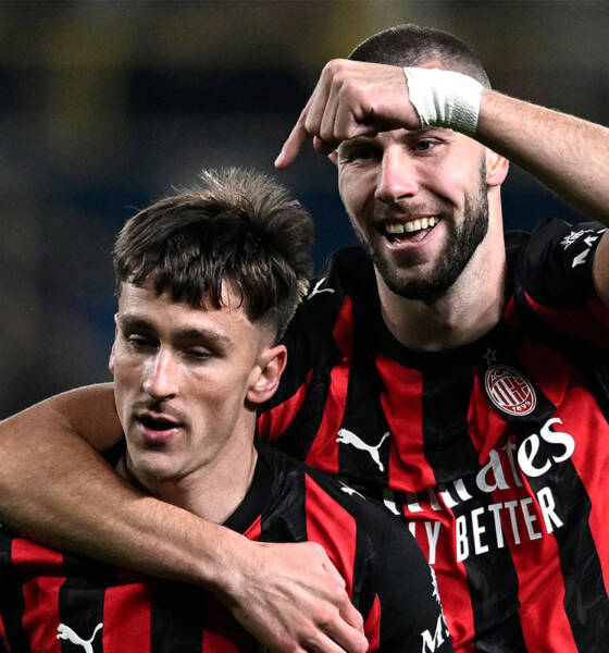 Saelemaekers e Pavlovic del Milan esultano per il gol dell’1-0 contro il Parma nella Serie A 2025/26