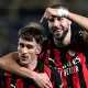 Saelemaekers e Pavlovic del Milan esultano per il gol dell’1-0 contro il Parma nella Serie A 2025/26